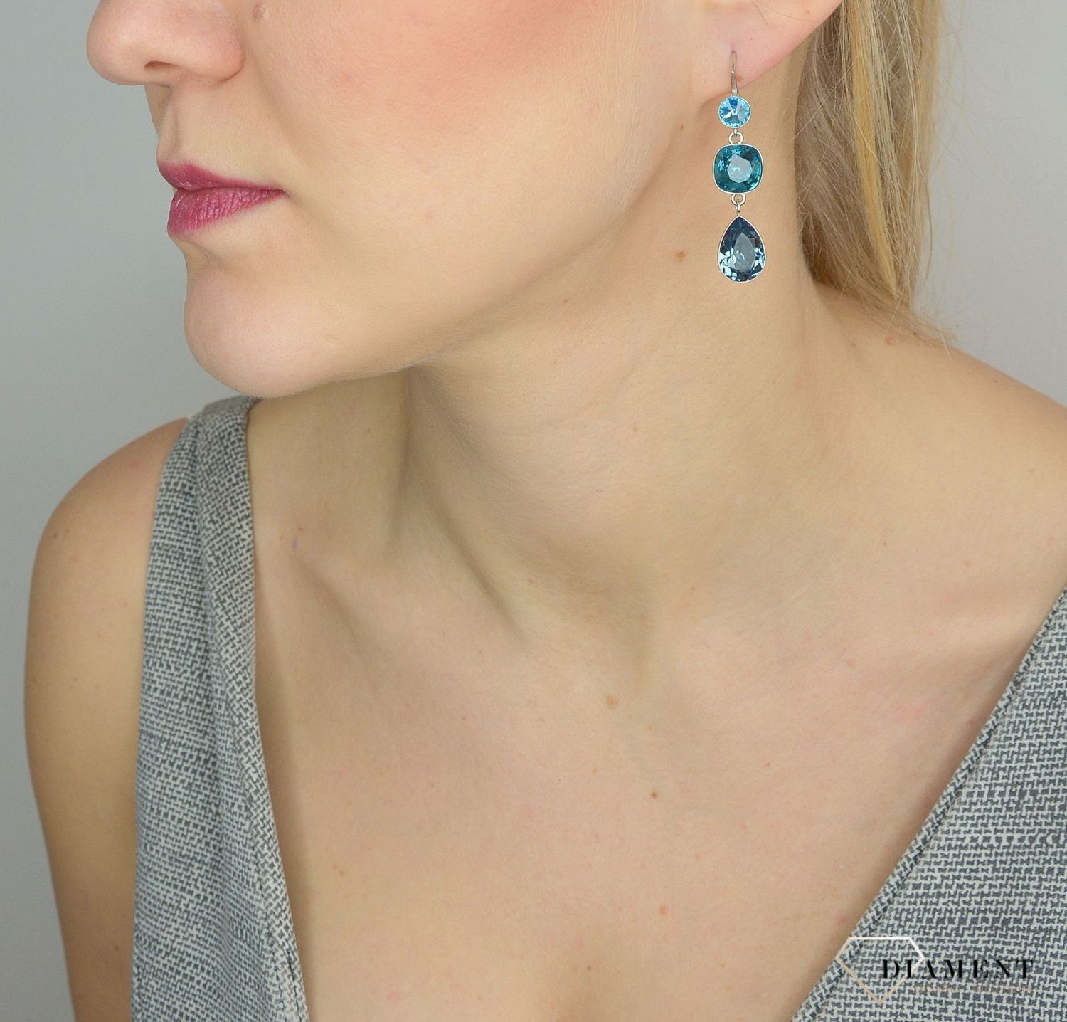 Piękne wiszące kolczyki Spark Swarovski to ciekawa biżuteria z efektownym połączeniem srebra i luksusowych niebieskich kryształków Swarovskiego..jpg