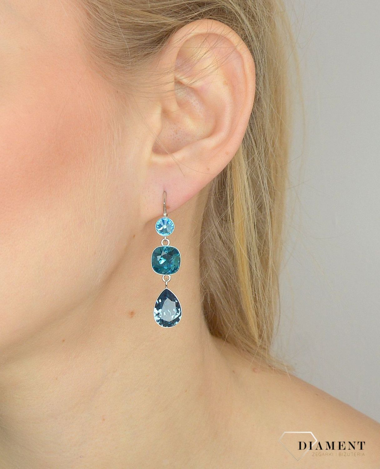 Piękne wiszące kolczyki Spark Swarovski to ciekawa biżuteria z efektownym połączeniem srebra i luksusowych niebieskich kryształków Swarovskiego..jpg