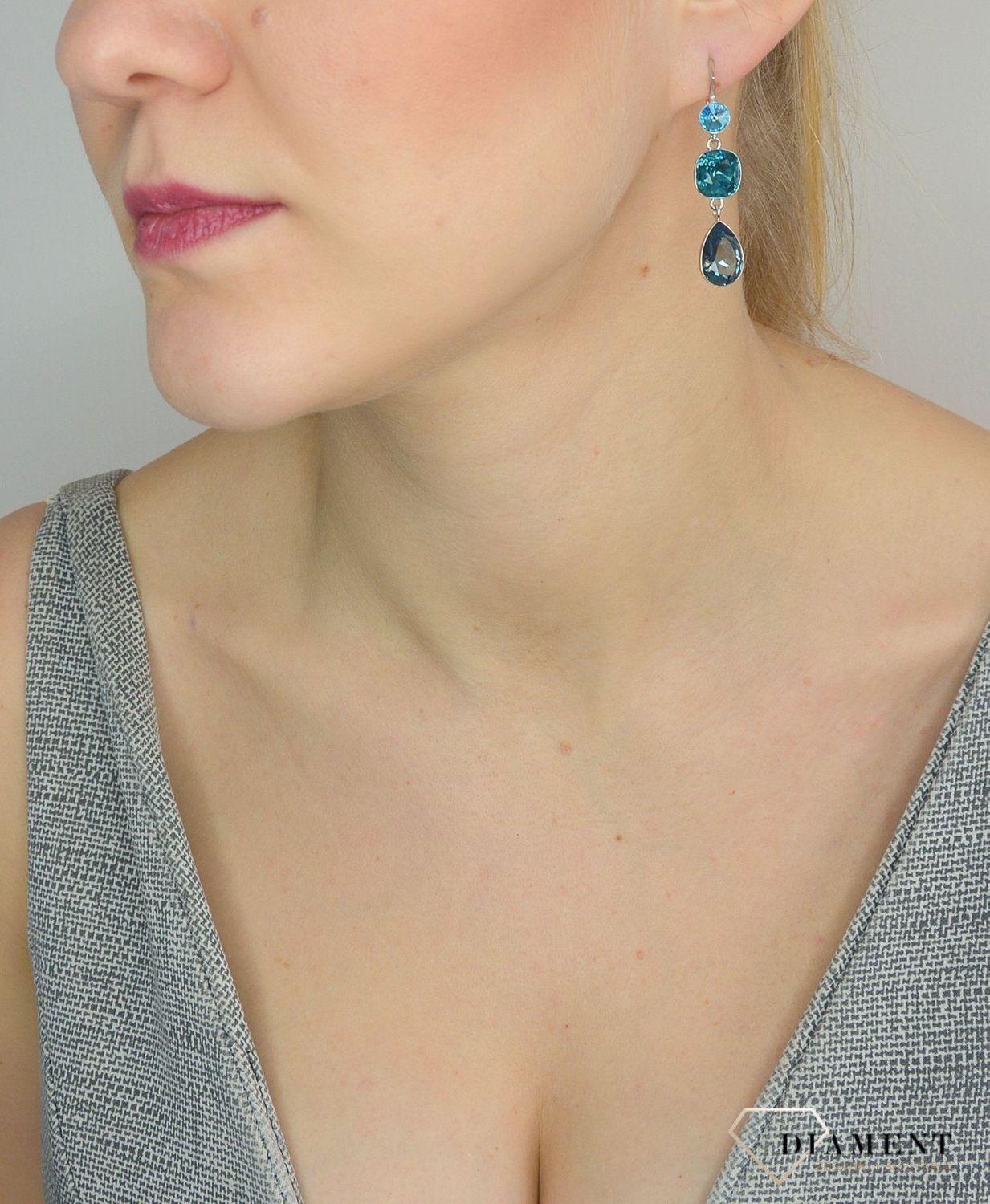 Piękne wiszące kolczyki Spark Swarovski to ciekawa biżuteria z efektownym połączeniem srebra i luksusowych niebieskich kryształków Swarovskiego..jpg