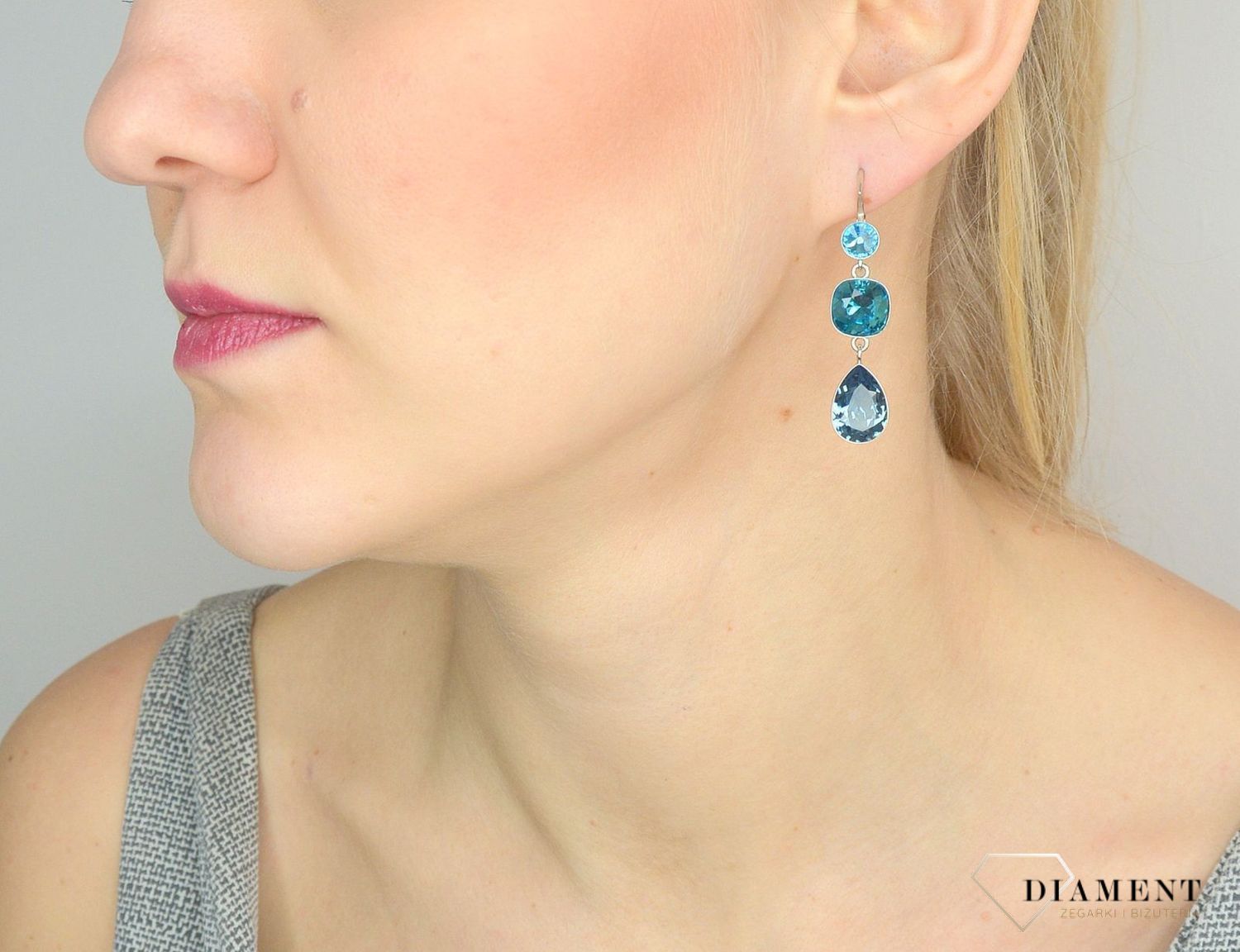 Piękne wiszące kolczyki Spark Swarovski to ciekawa biżuteria z efektownym połączeniem srebra i luksusowych niebieskich kryształków Swarovskiego..jpg