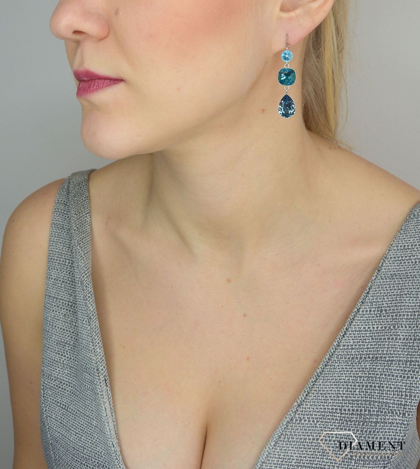 Piękne wiszące kolczyki Spark Swarovski to ciekawa biżuteria z efektownym połączeniem srebra i luksusowych niebieskich kryształków Swarovskiego..jpg