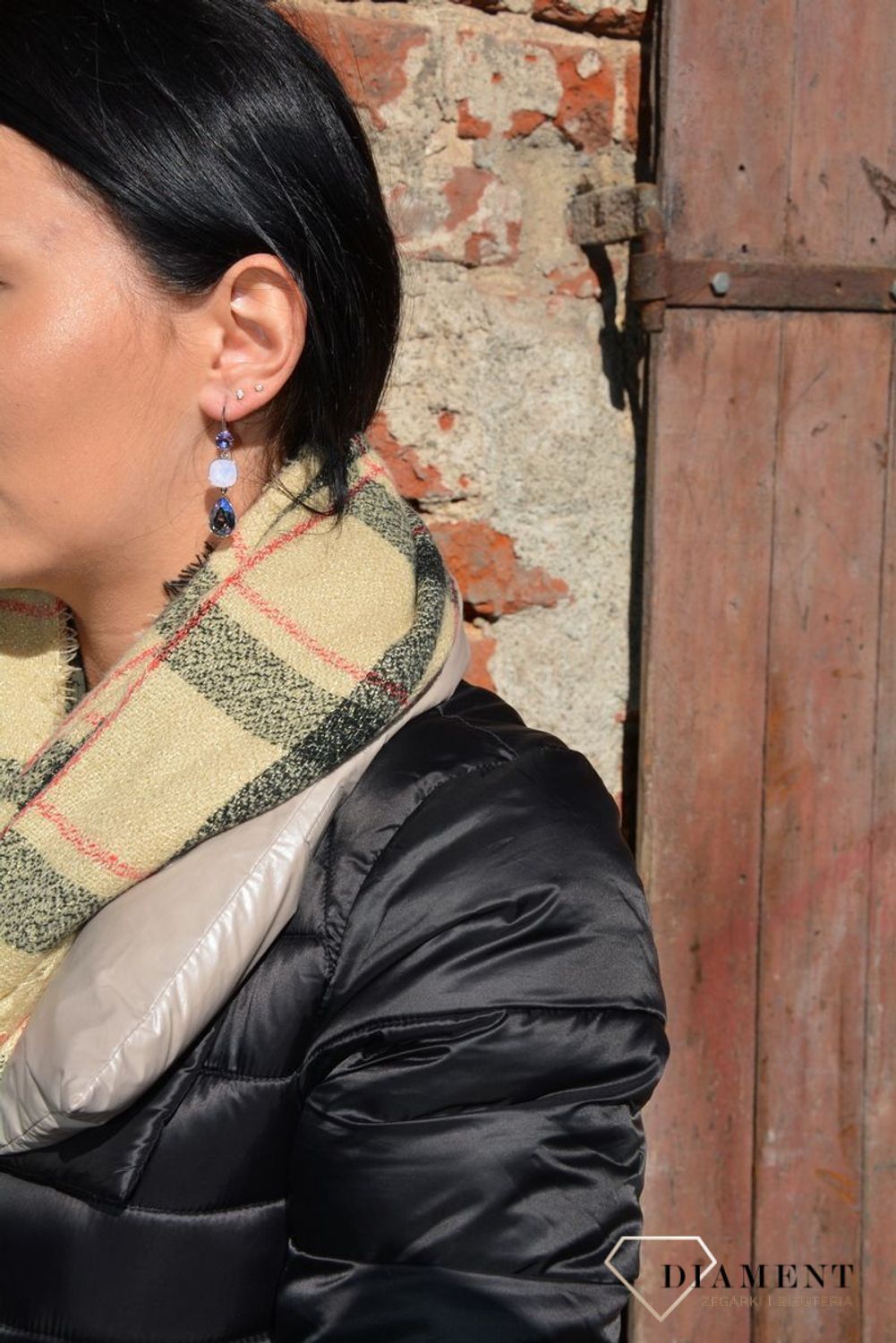 Srebrne kolczyki Spark charakteryzujące się wyjątkowym szlifem i silnym blaskiem - idealny prezent dla kobiet ceniących sobie oryginalne, niebanalne dodatki..jpg