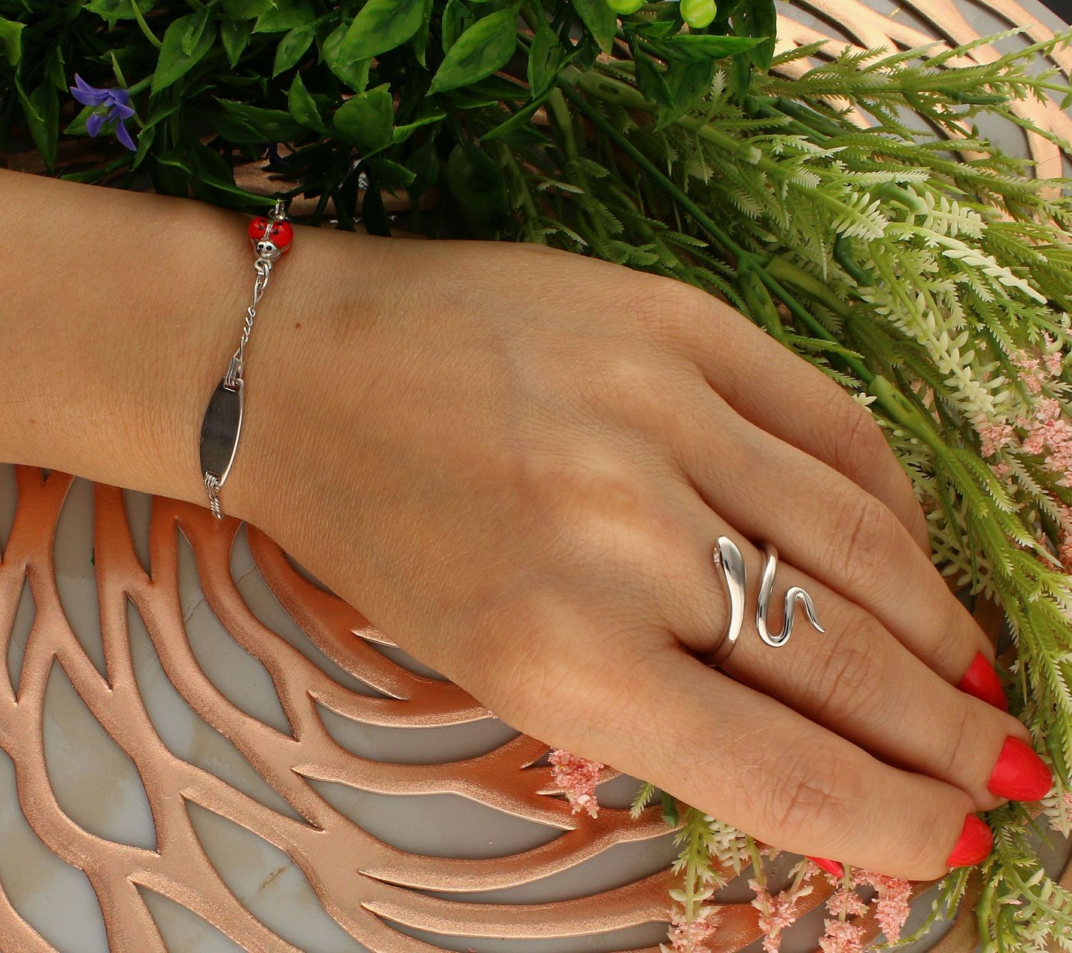 Bransoletka srebrna z blaszką i biedronką KBBZ8001.  Bransoletka srebrna damska. Bransoletka srebrna z blaszką, biedronką. Bransoletka celebrytka srebrna. Bransoletka dziecięca. Bransoletka celebrytka na każdą okazję (1).jpg