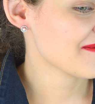 Kolczyki srebrne Spark z perłami Swarovski White Pearl. Model KC1K58185W. Klasyczna elegancja i subtelny blask. Idealne na prezent lub wyjątkową okazję (3).JPG