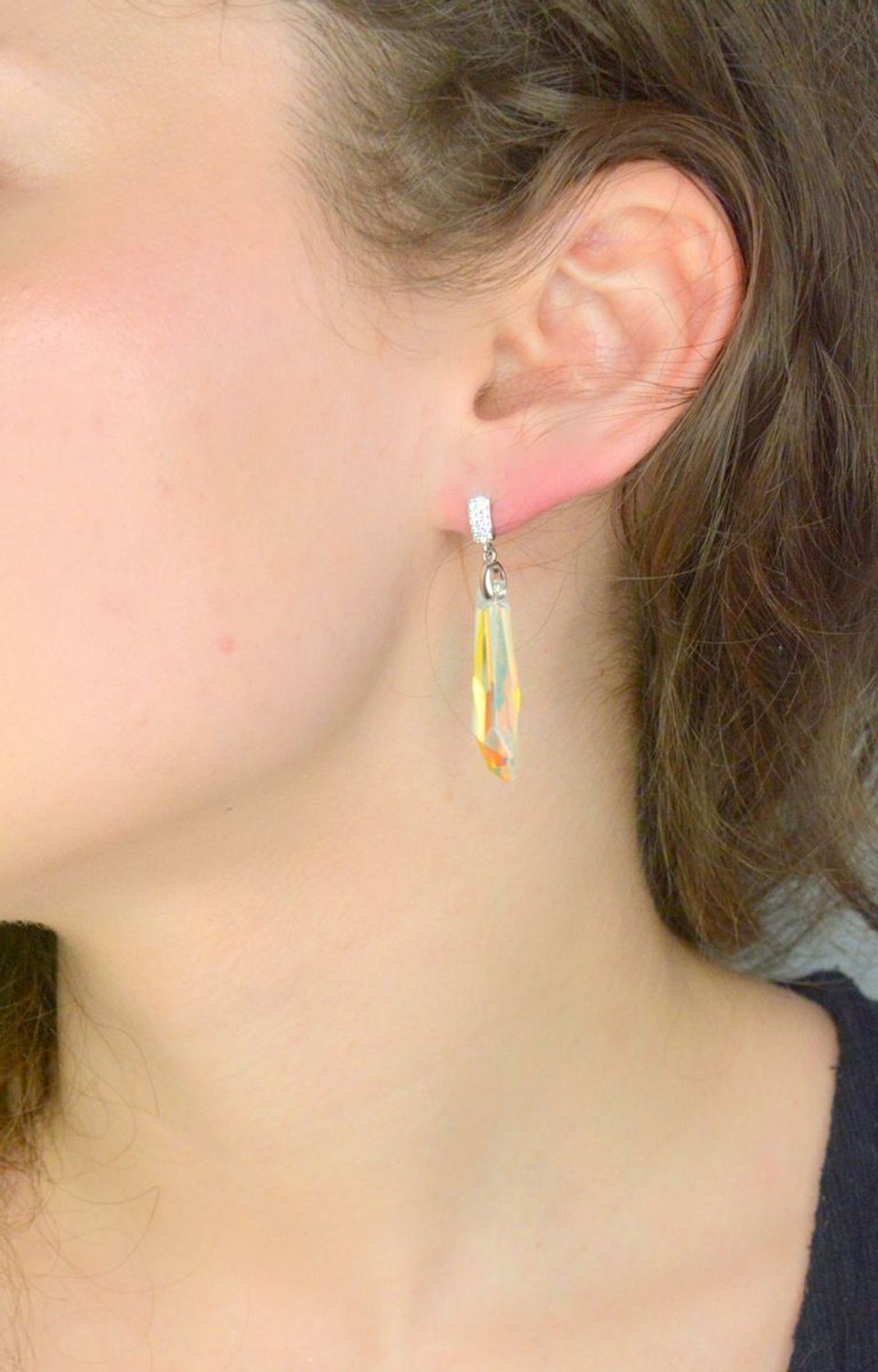 Kolczyki srebrne z Kryształkami Swarovski KC6017AB Kolczyki wykonane ze srebra  próby 925 oraz ekskluzywnych kryształów Swarovski® crystals. Kolczyki wiszące z kryształkiem  w kolorze 1.jpg