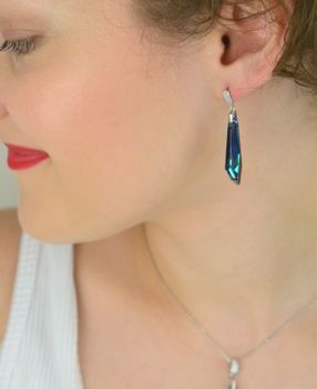 Ekskluzywne kolczyki Spark Icicle KC6017BB wykonane ze srebra próby 925 pokrytego platyną. Zdobione austriackimi kryształami w kolorze Bermuda Blue. Elegancja i blask w jednym (1).JPG