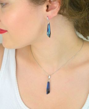 Ekskluzywne kolczyki Spark Icicle KC6017BB wykonane ze srebra próby 925 pokrytego platyną. Zdobione austriackimi kryształami w kolorze Bermuda Blue. Elegancja i blask w jednym (2).JPG