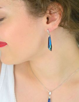 Ekskluzywne kolczyki Spark Icicle KC6017BB wykonane ze srebra próby 925 pokrytego platyną. Zdobione austriackimi kryształami w kolorze Bermuda Blue. Elegancja i blask w jednym (4).JPG
