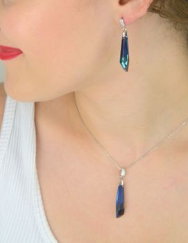 Ekskluzywne kolczyki Spark Icicle KC6017BB wykonane ze srebra próby 925 pokrytego platyną. Zdobione austriackimi kryształami w kolorze Bermuda Blue. Elegancja i blask w jednym (5).JPG