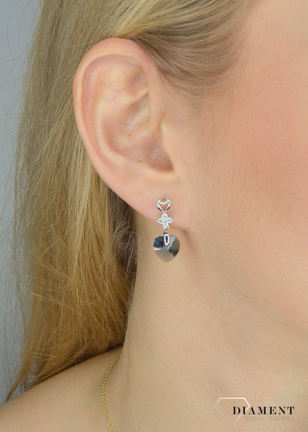 Piękne wiszące kolczyki Spark Swarovski to ciekawa biżuteria z efektownym połączeniem srebra i luksusowych niebieskich kryształków Swarovskiego..jpg