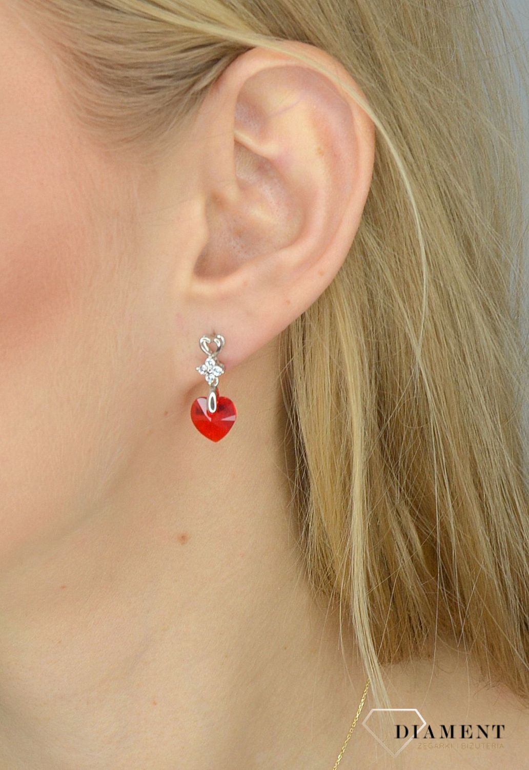 Piękne wiszące kolczyki Spark Swarovski to ciekawa biżuteria z efektownym połączeniem srebra i luksusowych czerwonych kryształków Swarovskiego..jpg