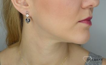 Srebrne kolczyki wiszące Spark Swarovski kryształki grafitowe serca KC622810SN. Piękne wiszące kolczyki Spark Swarovski to ciekawa biżuteria (5).JPG