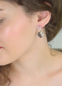 Eleganckie kolczyki ze srebra 925 z kryształami Swarovski® w kolorze Black Patina. Idealne na prezent lub wyjątkową okazję. Długość 2,8 cm (5).JPG