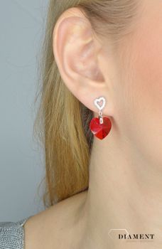 Srebrne kolczyki wiszące Spark Swarovski kryształki czerwone serca KC622814LSI. Piękne wiszące kolczyki Spark Swarovski to ciekawa biżuteria z efektownym połączeniem srebra (2).JPG