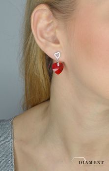 Srebrne kolczyki wiszące Spark Swarovski kryształki czerwone serca KC622814LSI. Piękne wiszące kolczyki Spark Swarovski to ciekawa biżuteria z efektownym połączeniem srebra (6).JPG