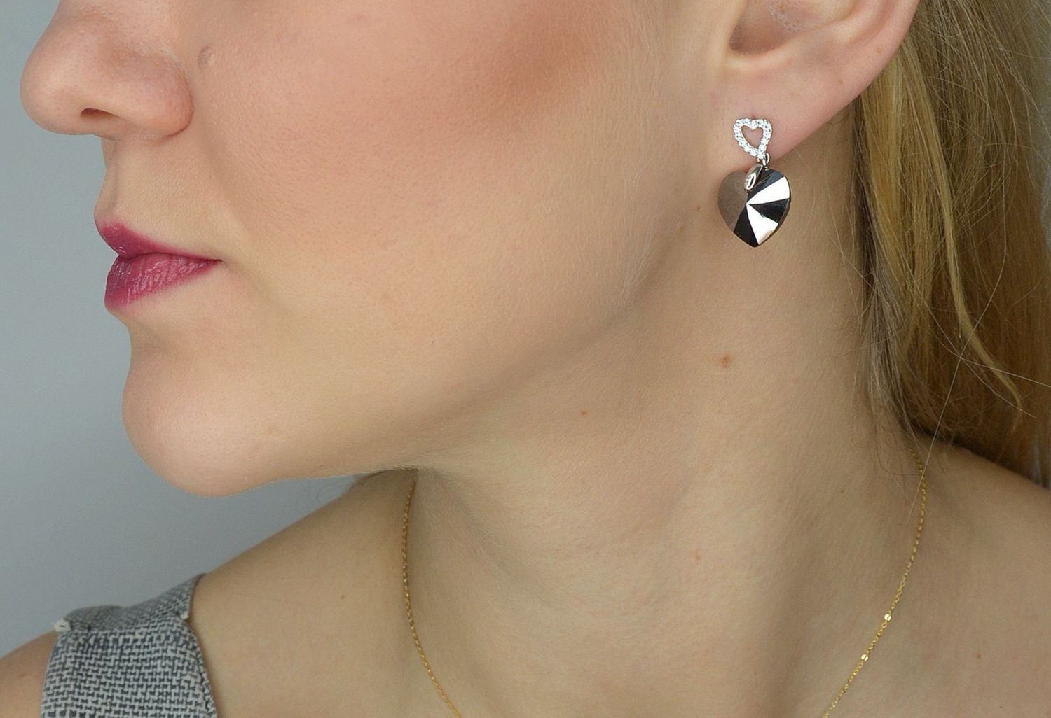 Piękne wiszące kolczyki Spark Swarovski to ciekawa biżuteria z efektownym połączeniem srebra i luksusowych grafitowych kryształków Swarovskiego..jpg