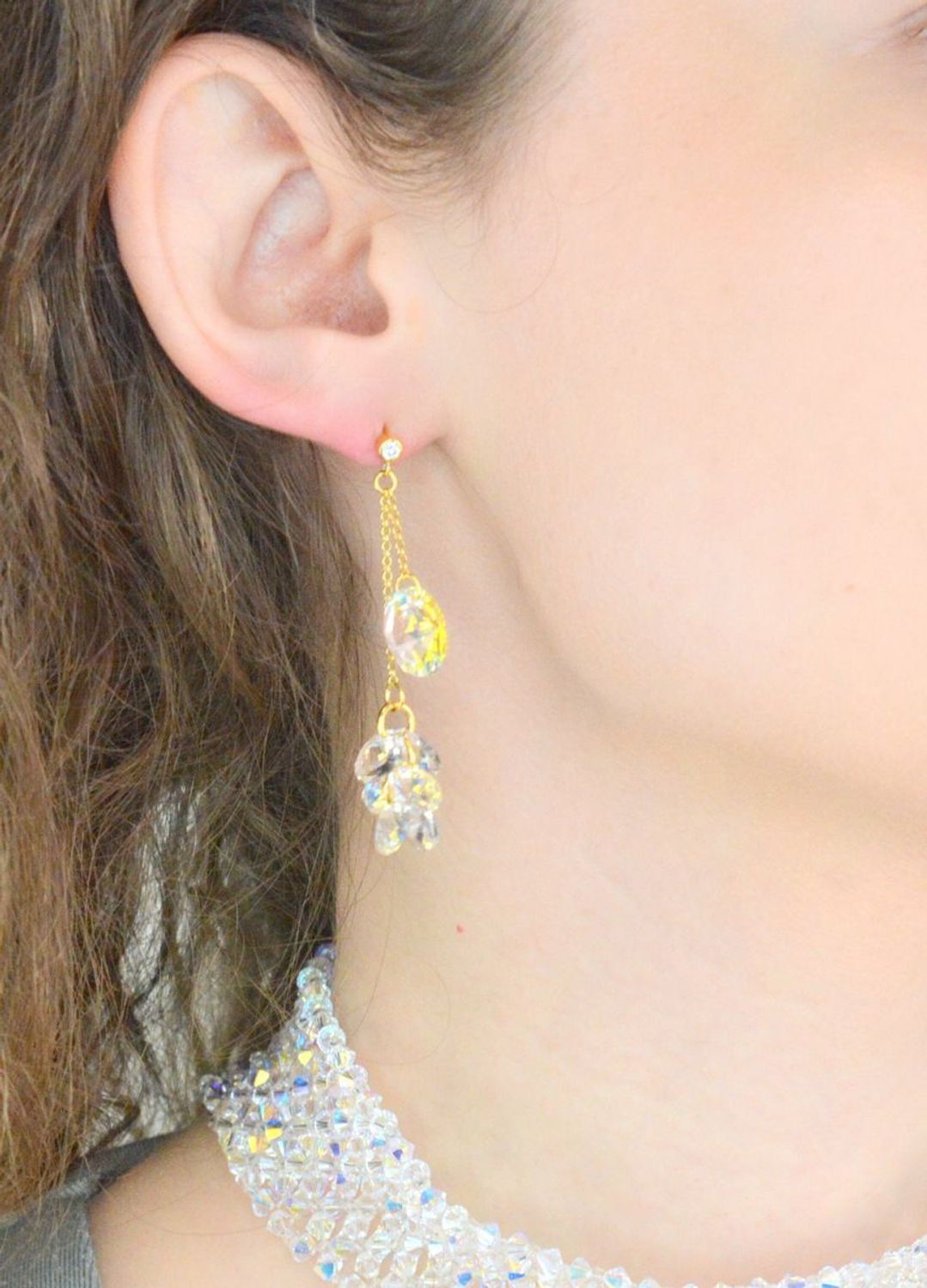 Kolczyki wiszące srebro pozł. SPARK KCG64287AB Nowoczesne kolczyki ozdobione kryształami Swarovskiego w kolorze opalizującym. Minimalistyczna biżuteria to jeden z najmodniejszych w tym sezonie trendów1.jpg