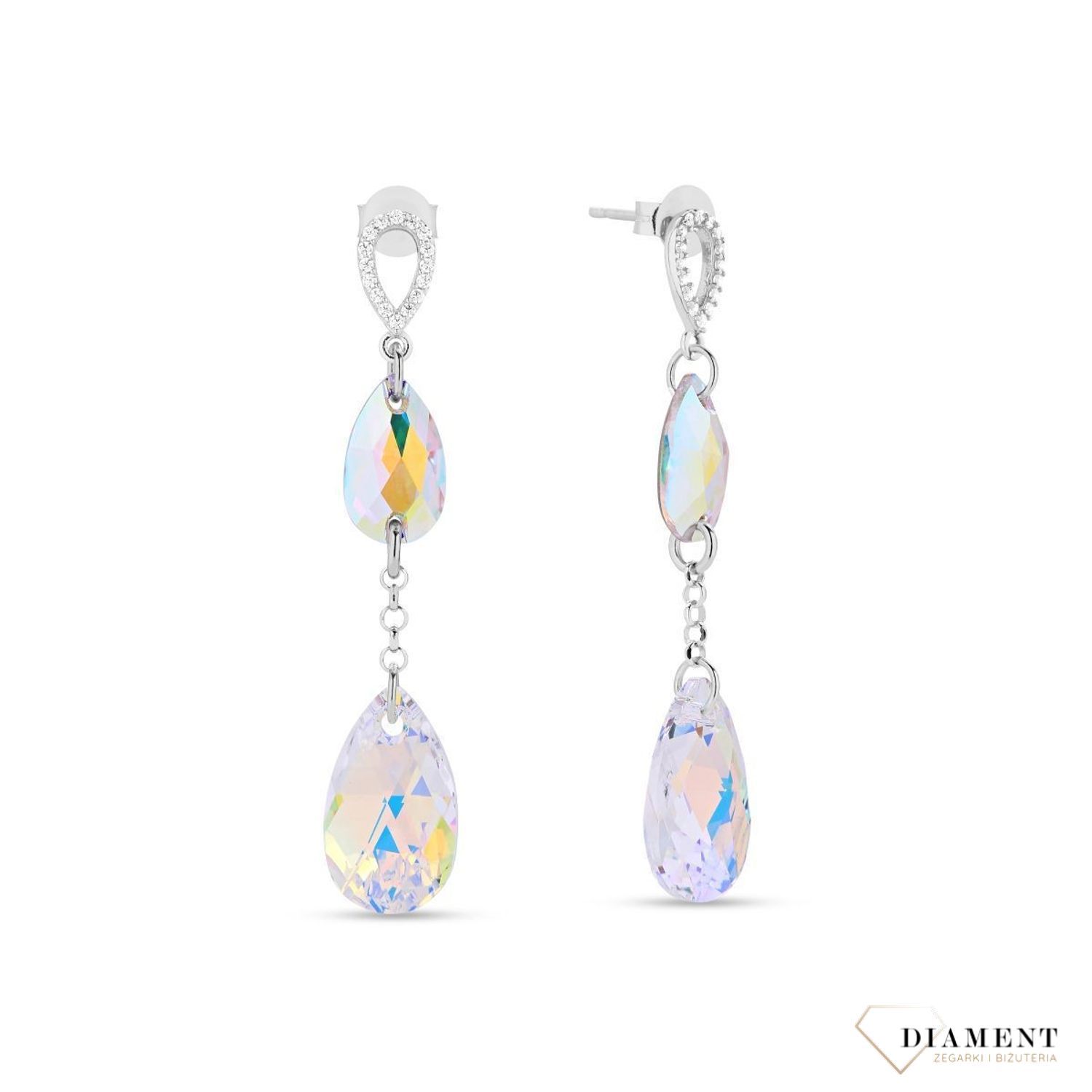 Srebrne, długie kolczyki z mieniącymi się kryształkami Swarovskiego to pełna blasku biżuteria, która pięknie prezentuje się na uszach noszącej je kobiety..jpg