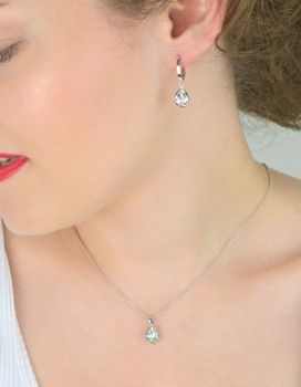 Srebrne kolczyki Spark próba 925 z białym kryształem w kształcie łezki. Długość 2,5 cm, waga 3,10 g. Eleganckie, zapięcie na zatrzask (2).JPG