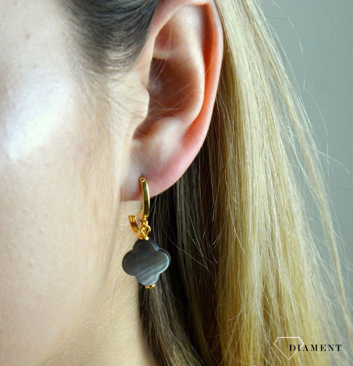 Kolczyki srebrne Swarovski Creoles Clover KCRGCLOV1MPB. Kolczyki wiszące Swarovski. Kolczyki w złotym kolorze. Kolczyki srebrne pozłacane. Kolczyki damskie Swarovski. Kolczyki idealne na prezent..jpg