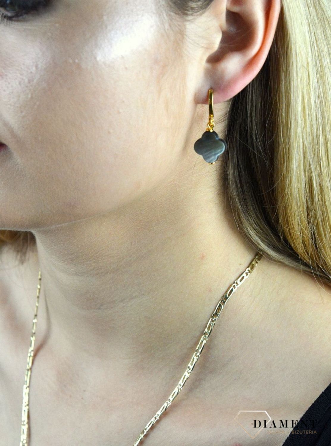 Kolczyki srebrne Swarovski Creoles Clover KCRGCLOV1MPB. Kolczyki wiszące Swarovski. Kolczyki w złotym kolorze. Kolczyki srebrne pozłacane. Kolczyki damskie Swarovski. Kolczyki idealne na prezent..jpg