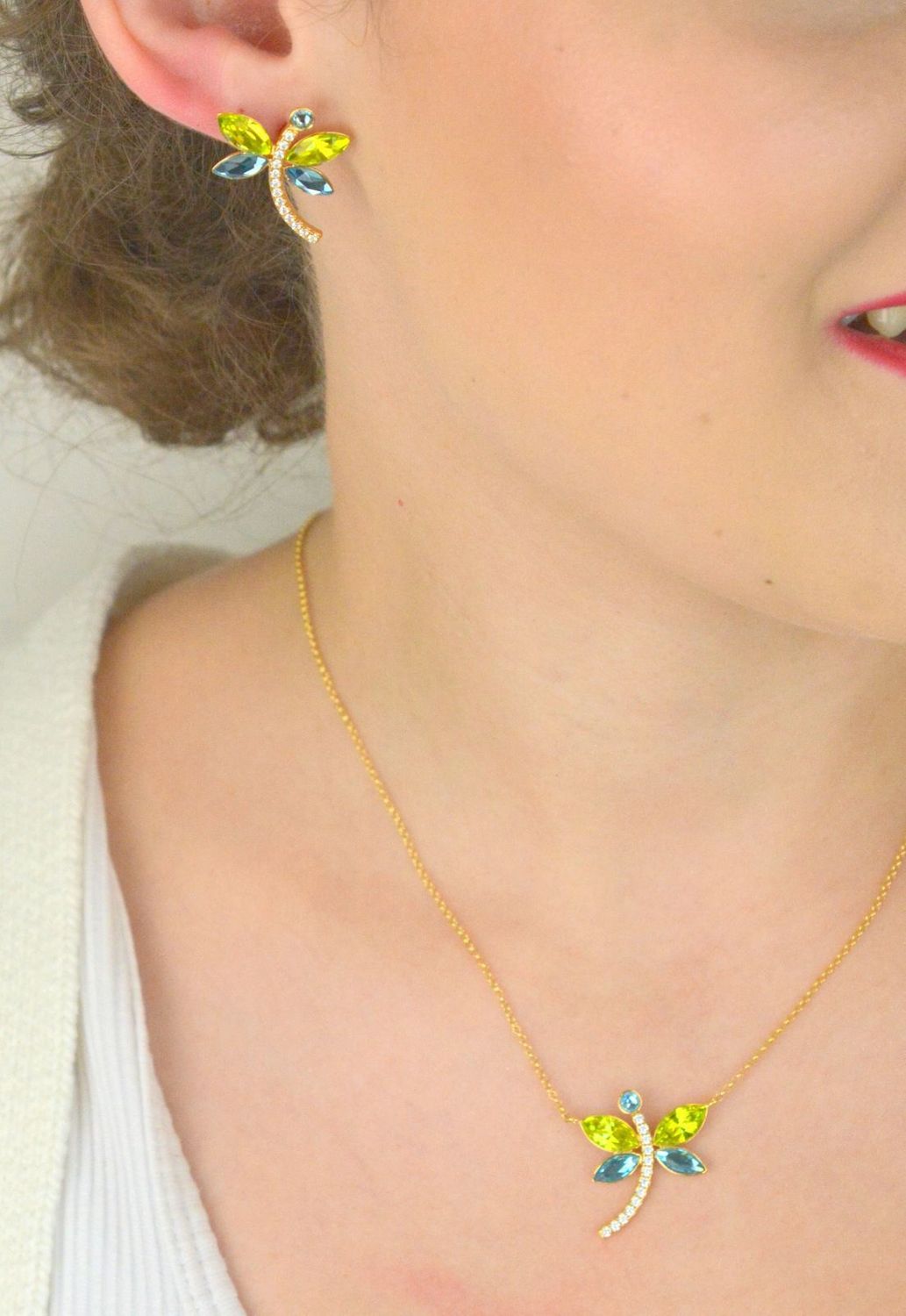 Kolczyki srebrne pozłacane 925 w kształcie ważek z cyrkoniami i kryształami – KDCG4228CGAQ.jpg