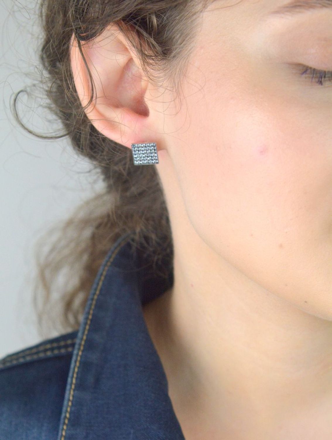 Srebrne kolczyki Spark z Kryształkami Swarovski Crystal Silver Night KFM6SN.jpg