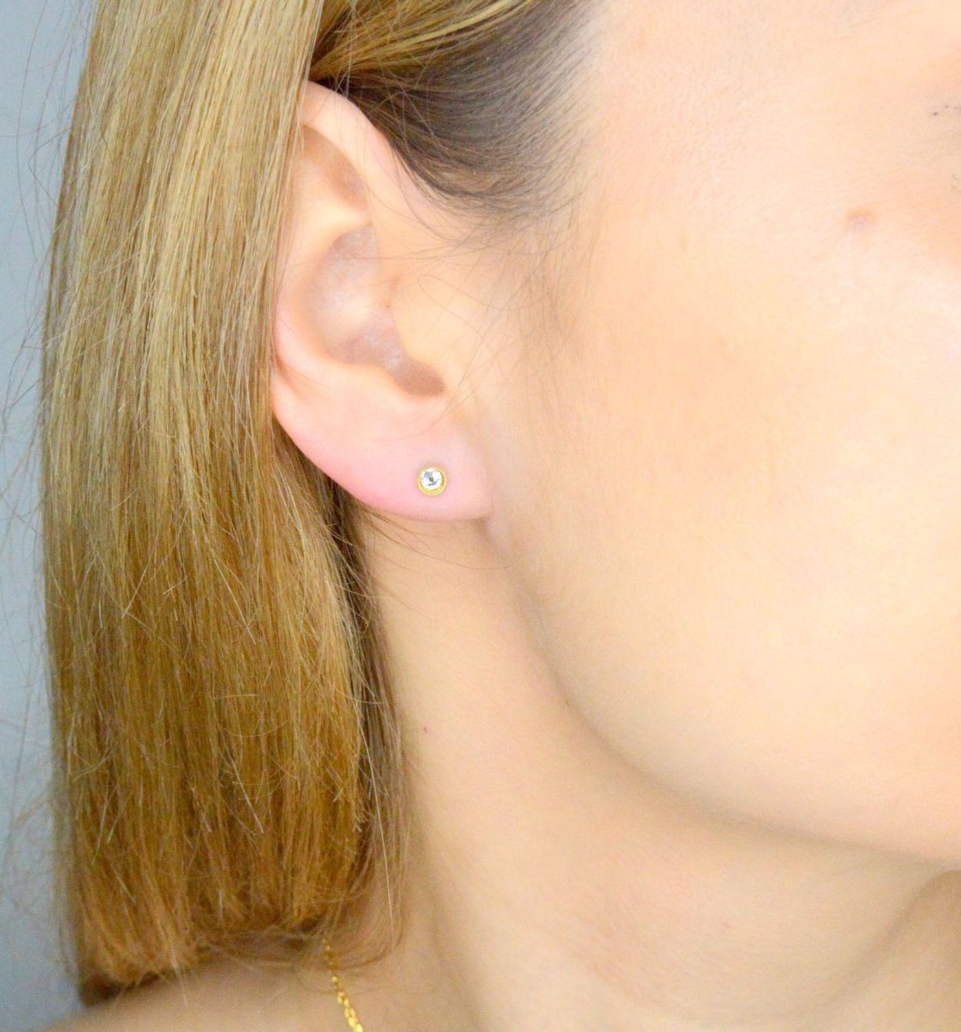 Kolczyki srebrne Spark Pinpoint Crystal Gold KG2038SS10C. Kolczyki srebrne wkrętki. Kolczyki srebrne pozłacane Spark. Kolczyki z kryształkiem Swarovskiego. Kolczyki wkrętki srebrne na prezent..jpg