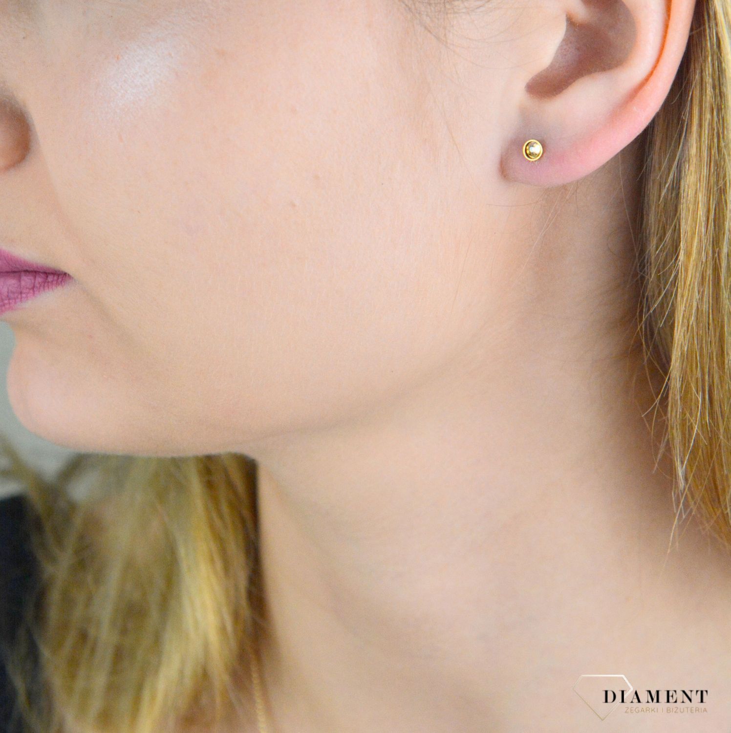 Kolczyki srebrne Spark Pinpoint Gilded Studs KG2038SS10GS. Kolczyki srebrne wkrętki. Kolczyki srebrne pozłacane Spark. Kolczyki z kryształkiem Swarovskiego. Kolczyki wkrętki srebrne na prezent..jpeg