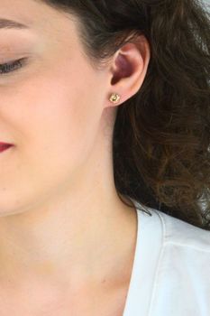 Spark srebrne kolczyki 925 kwadraciki Swarovski Champagne  wkrętkigh (1).jpg