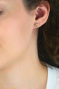 Spark srebrne kolczyki 925 kwadraciki Swarovski Champagne  wkrętkigh (2).jpg