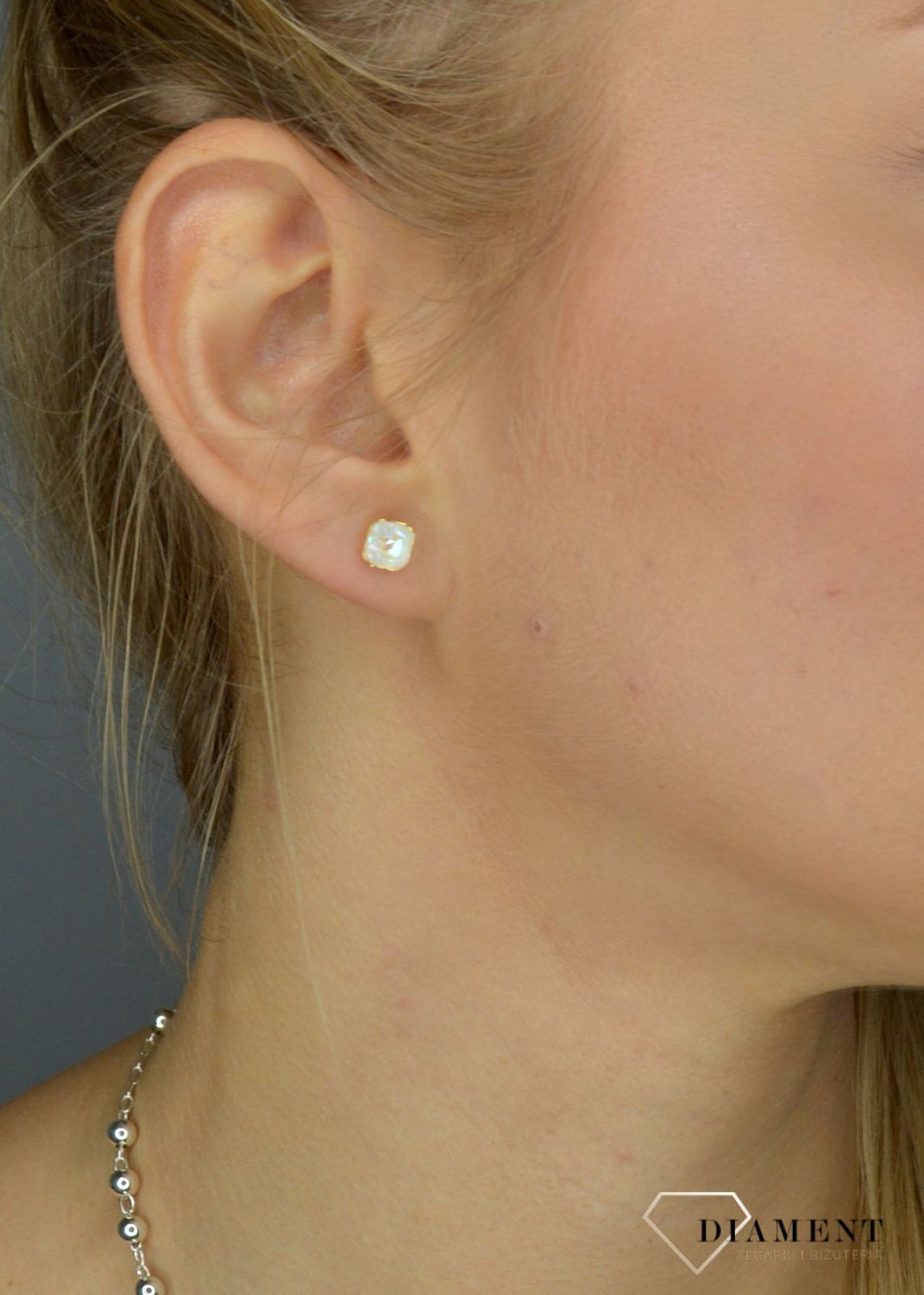 Kolczyki srebrne przy uchu Swarovski Light Grey DeLite KG44806LGD.jpg