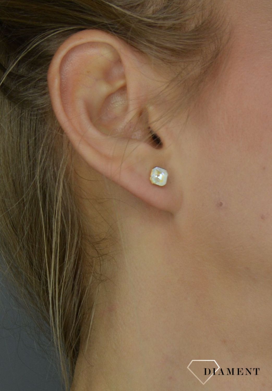 Kolczyki srebrne przy uchu Swarovski Light Grey DeLite KG44806LGD.jpg