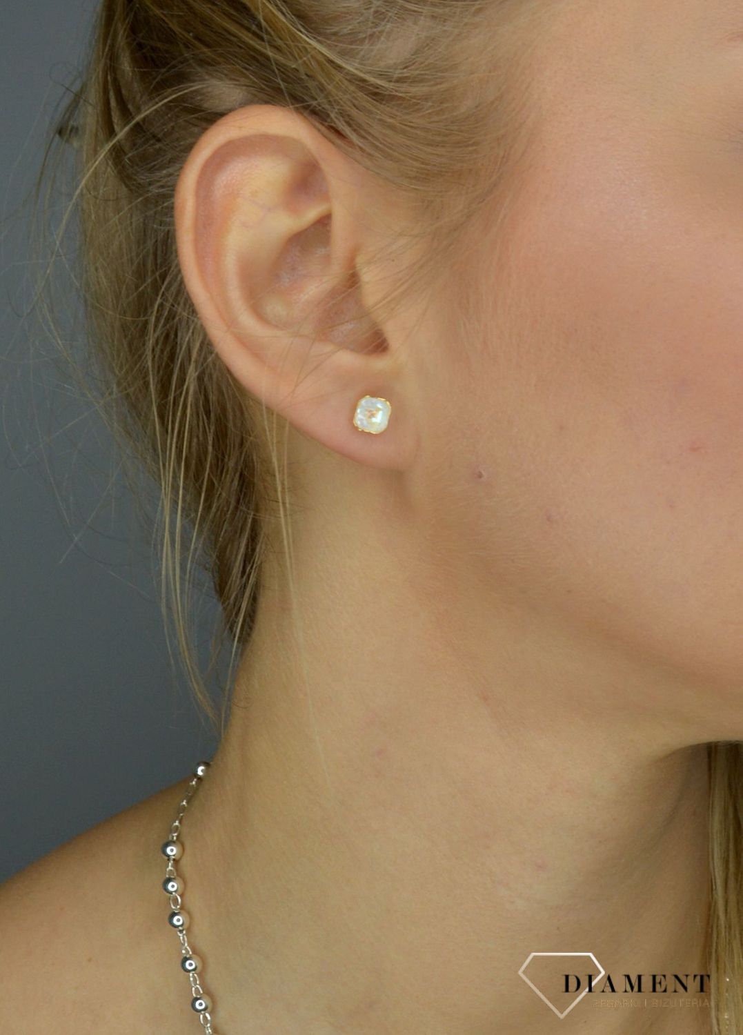 Kolczyki srebrne przy uchu Swarovski Light Grey DeLite KG44806LGD.jpg