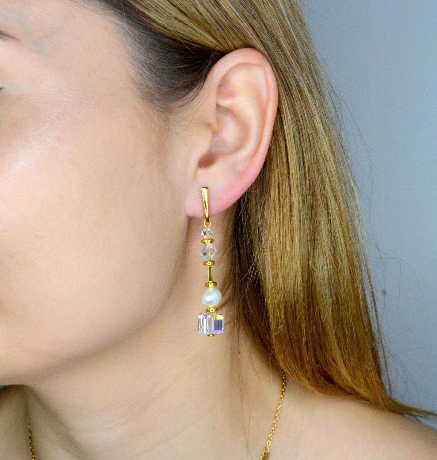 Srebrne kolczyki pozłacane Aurora Borealis z kryształami Swarovskiego, perłą i hematytem KG56015810ABW. Srebrne kolczyki wiszące Spark. Kolczyki pozłacane z perłą i hematytem. Kolczyki srebrne pozłacane z kryształem Swarovskiego. Kolczyki.jpeg