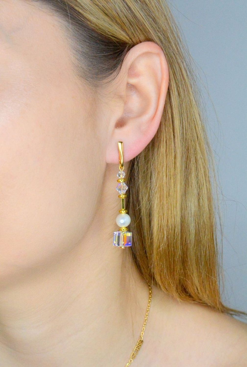 Srebrne kolczyki pozłacane Aurora Borealis z kryształami Swarovskiego, perłą i hematytem KG56015810ABW. Srebrne kolczyki wiszące Spark. Kolczyki pozłacane z perłą i hematytem. Kolczyki srebrne pozłacane z kryształem Swarovskiego. Kolczyki.jpeg