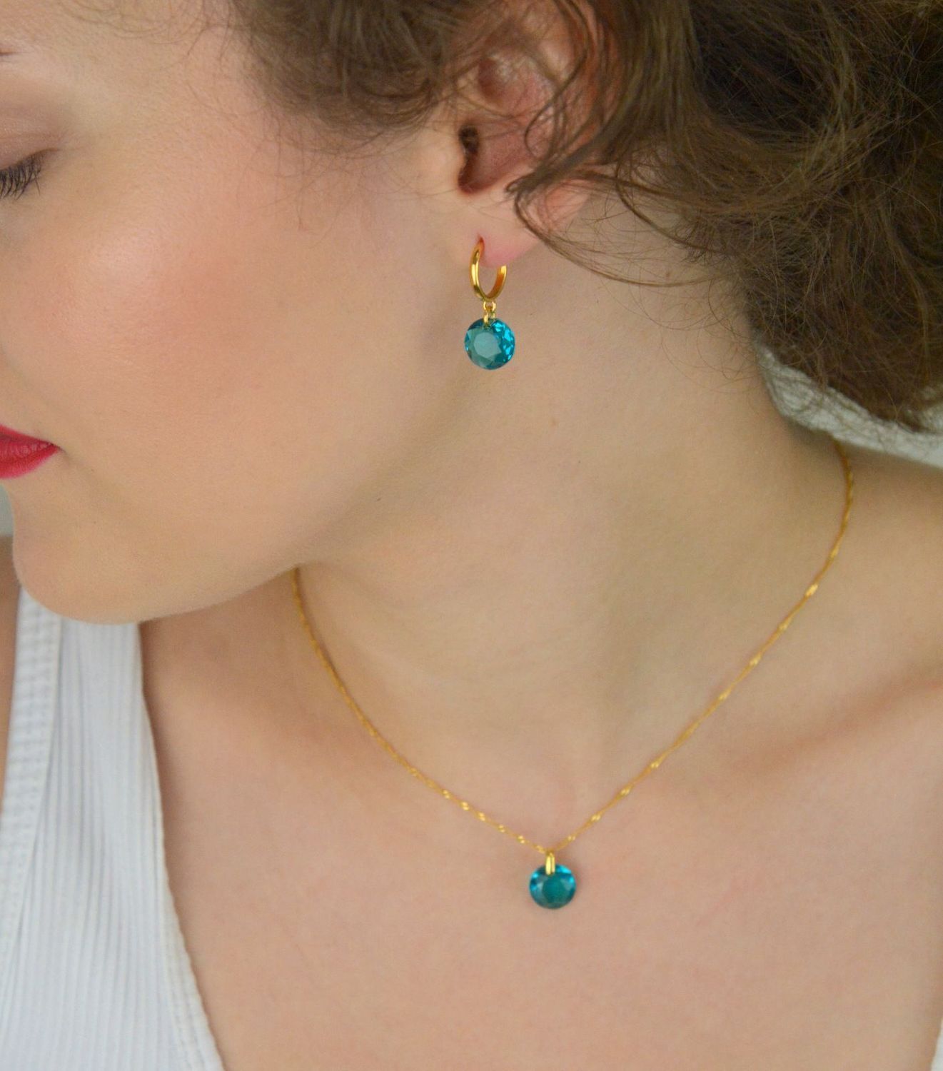 Kolczyki Spark KG643010BZ z pozłacanego srebra 925 i austriackich kryształów. Elegancja, blask i wygoda. Zapakowane w eleganckie pudełko.1.jpg