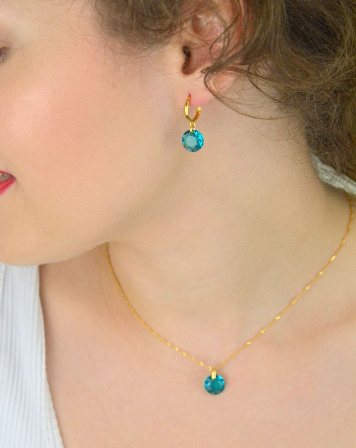 Kolczyki Spark KG643010BZ z pozłacanego srebra 925 i austriackich kryształów. Elegancja, blask i wygoda. Zapakowane w eleganckie pudełko.1.jpg