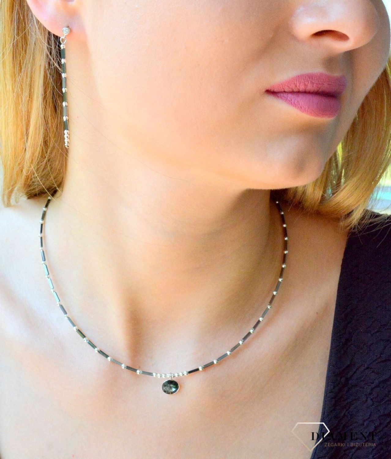 Kolczyki srebrne wiszące Swarovski z kryształkami w kolorze Silver Night KHEB1S.  Kolczyki wiszące Spark. Kolczyki z kryształkiem Swarovskiego. Kolczyki w czarno-srebrnym kolorze. Idealny pomysł na prezent.jpg