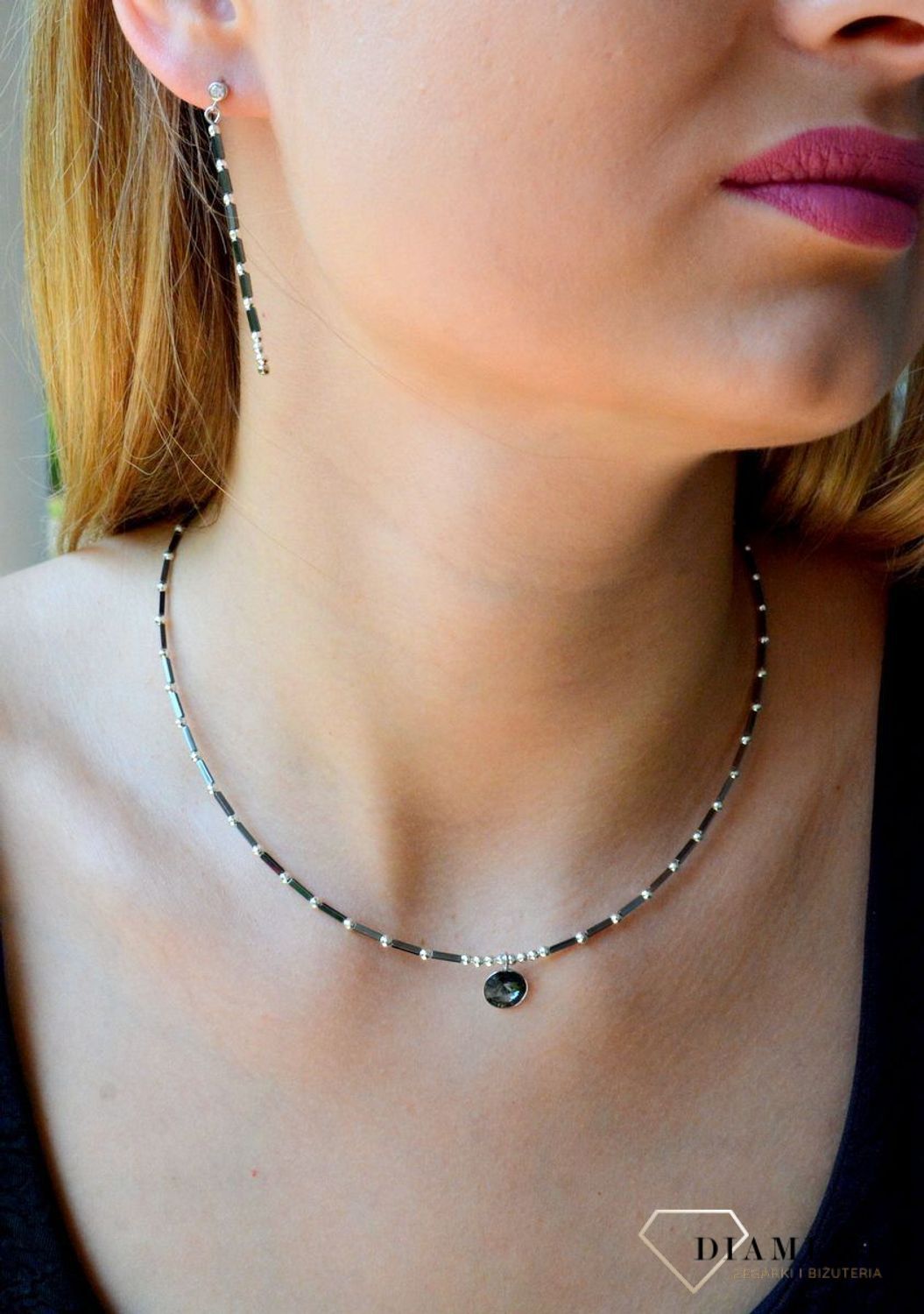 Kolczyki srebrne wiszące Swarovski z kryształkami w kolorze Silver Night KHEB1S.  Kolczyki wiszące Spark. Kolczyki z kryształkiem Swarovskiego. Kolczyki w czarno-srebrnym kolorze. Idealny pomysł na prezent.jpg