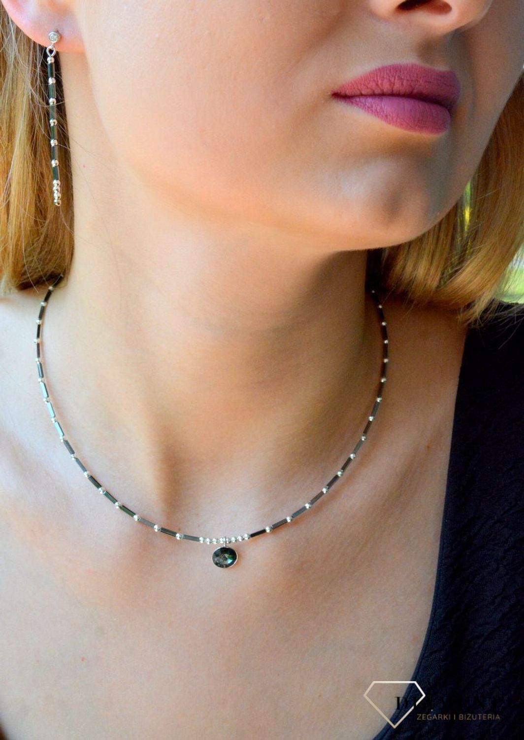 Kolczyki srebrne wiszące Swarovski z kryształkami w kolorze Silver Night KHEB1S.  Kolczyki wiszące Spark. Kolczyki z kryształkiem Swarovskiego. Kolczyki w czarno-srebrnym kolorze. Idealny pomysł na prezent.jpg