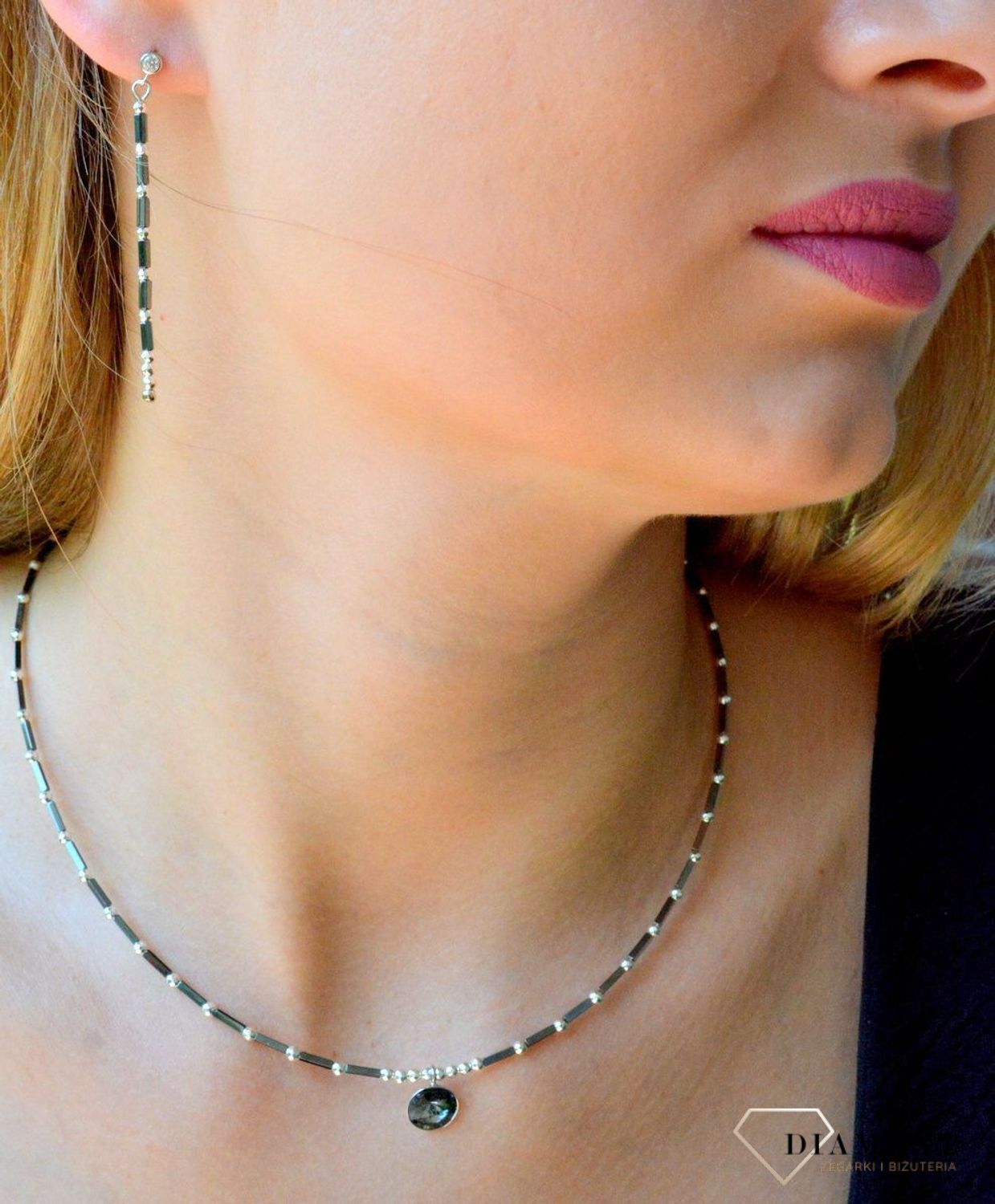 Kolczyki srebrne wiszące Swarovski z kryształkami w kolorze Silver Night KHEB1S.  Kolczyki wiszące Spark. Kolczyki z kryształkiem Swarovskiego. Kolczyki w czarno-srebrnym kolorze. Idealny pomysł na prezent.jpg