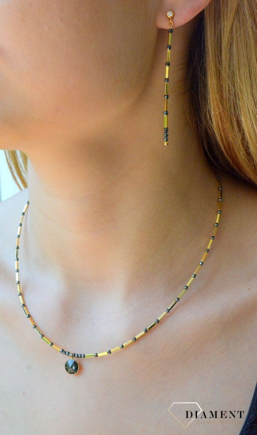 Kolczyki srebrne Spark pokryte złotem Marigold Long w kolorze Silver KHEG1B. Kolczyki wiszące Spark z kamieniami naturalnymi. Kolczyki w złoto-czarnym kolorze. Koczyki pozłacane Spark. Idealne kolczyki na prezent..jpg