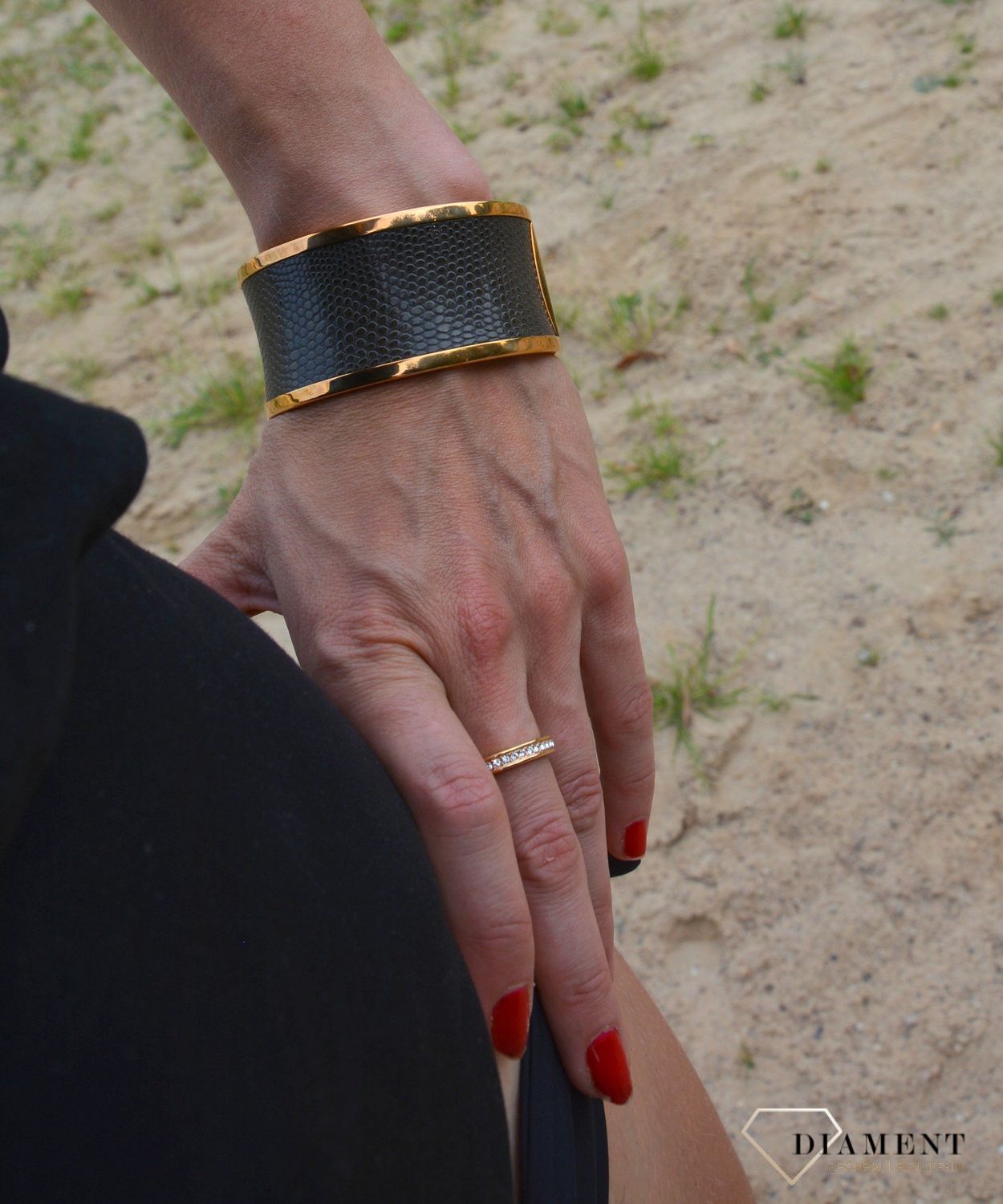 Biżuteria Calvin Klein Bransoletka sztywna ze skóra 'Szeroki CK'✓ Biżuteria CK, Bransoletki CK w Sklepie z Biżuterią zegarki-diament.pl✓ Piękne i Eleganckie Bransoletki dla Kobiet✓Prawdziwa Moda 11.jpg