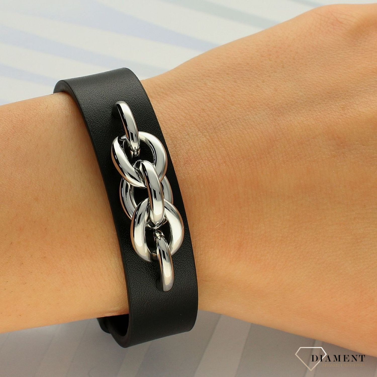 Biżuteria męska Calvin Klein bransoletka Calvin Klein KJALMB090100. Bransoletka w kolorze czarnym wykonana ze stali szlachetnej i skóry.  Czerń pasuje do każdego koloru, tak więc bransoletka jest  uniwersalna i bar.jpg