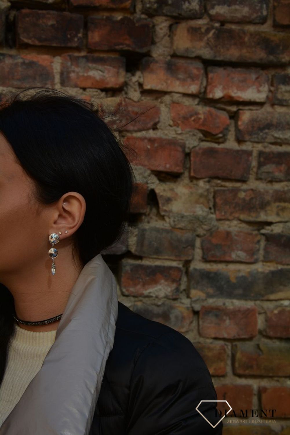 Błyszczące, długie kolczyki wykonane ze srebra i autentycznych kryształów Swarovskiego to efektowna biżuteria stworzona z myślą o kobietach, które kochają mode..jpg