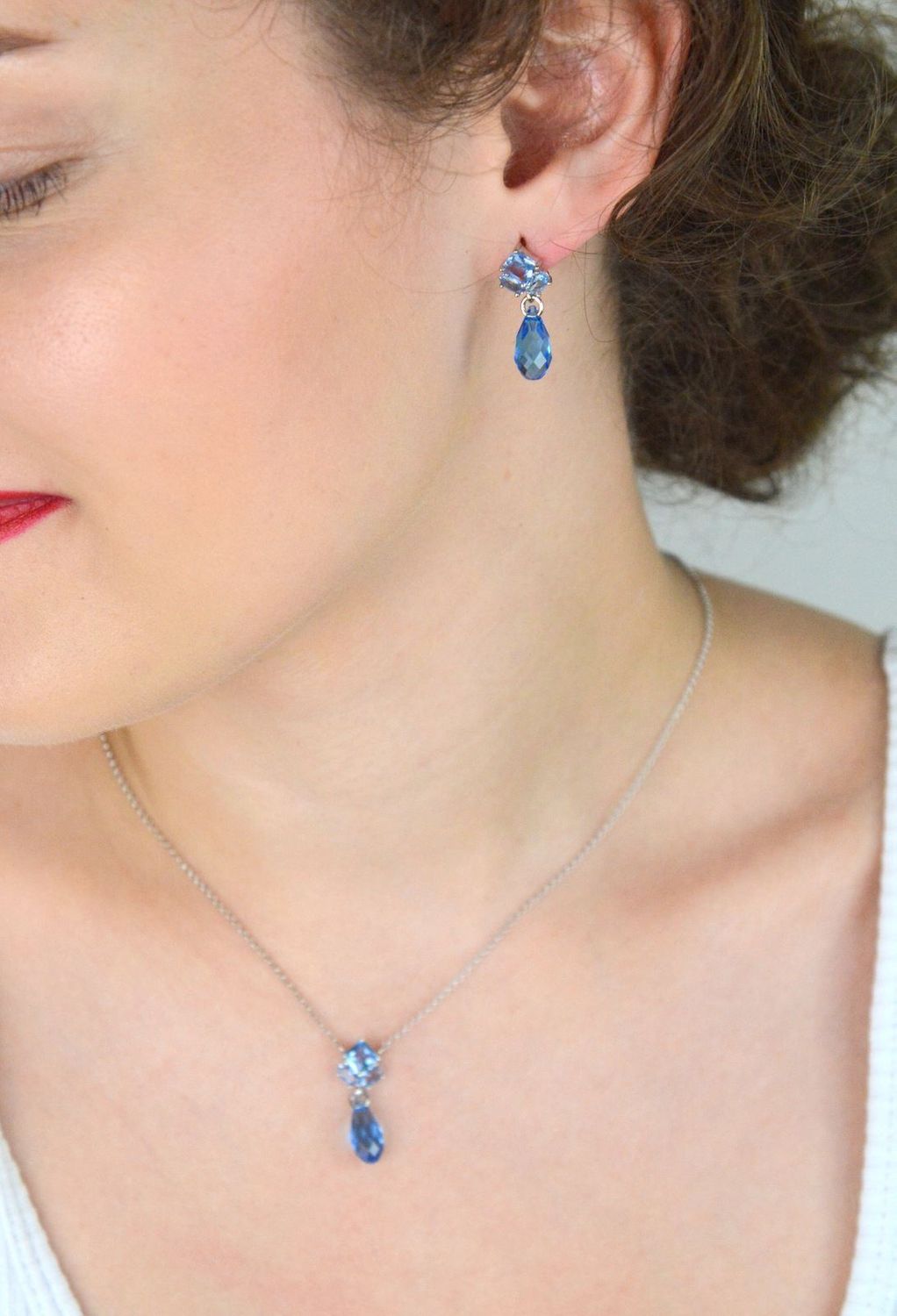 Kolczyki Spark KK6010AQIB Ice Blue ze srebra 925 z błękitnymi kryształami. Zapięcie sztyft + baranki. Elegancja w chłodnym blasku.1.jpg