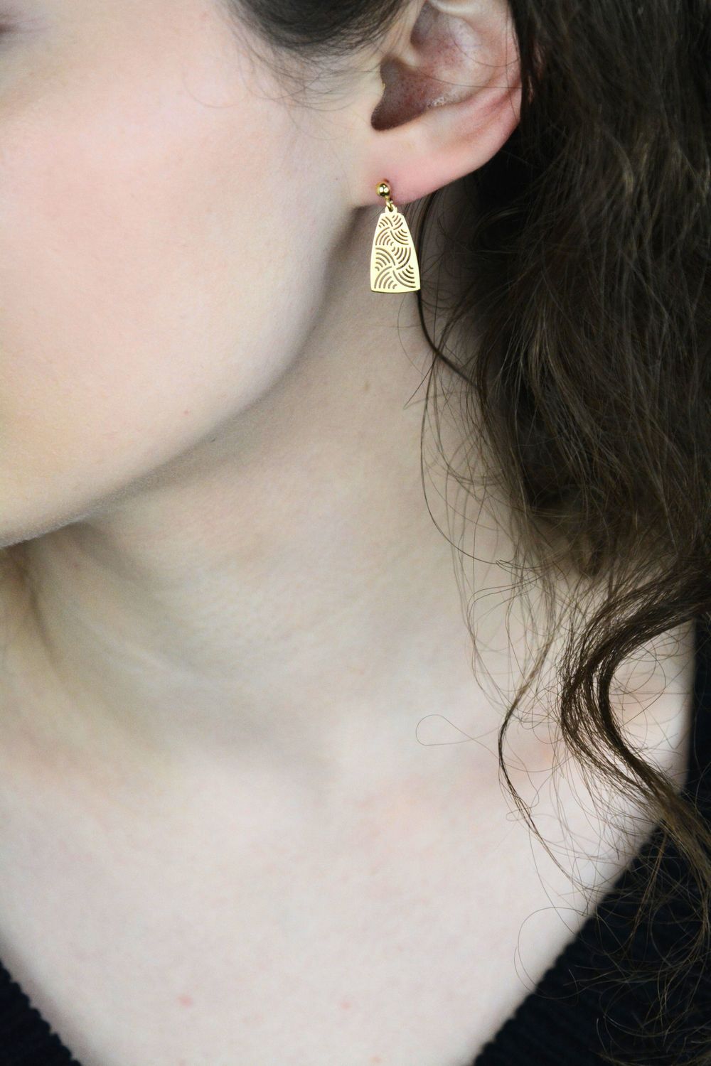 Złote kolczyki damskie 585 wiszące ażurowe - KL4634.jpg