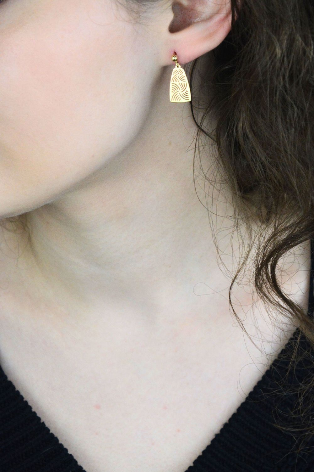 Złote kolczyki damskie 585 wiszące ażurowe - KL4634.jpg