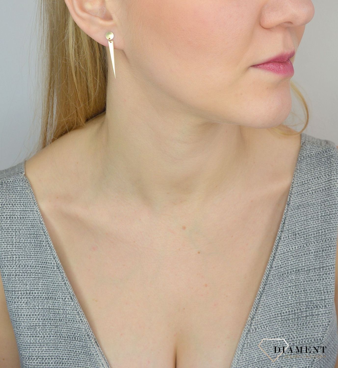 Kolczyki złote próby 585 kółeczko z wiszącym trójkątem KL7931.jpg